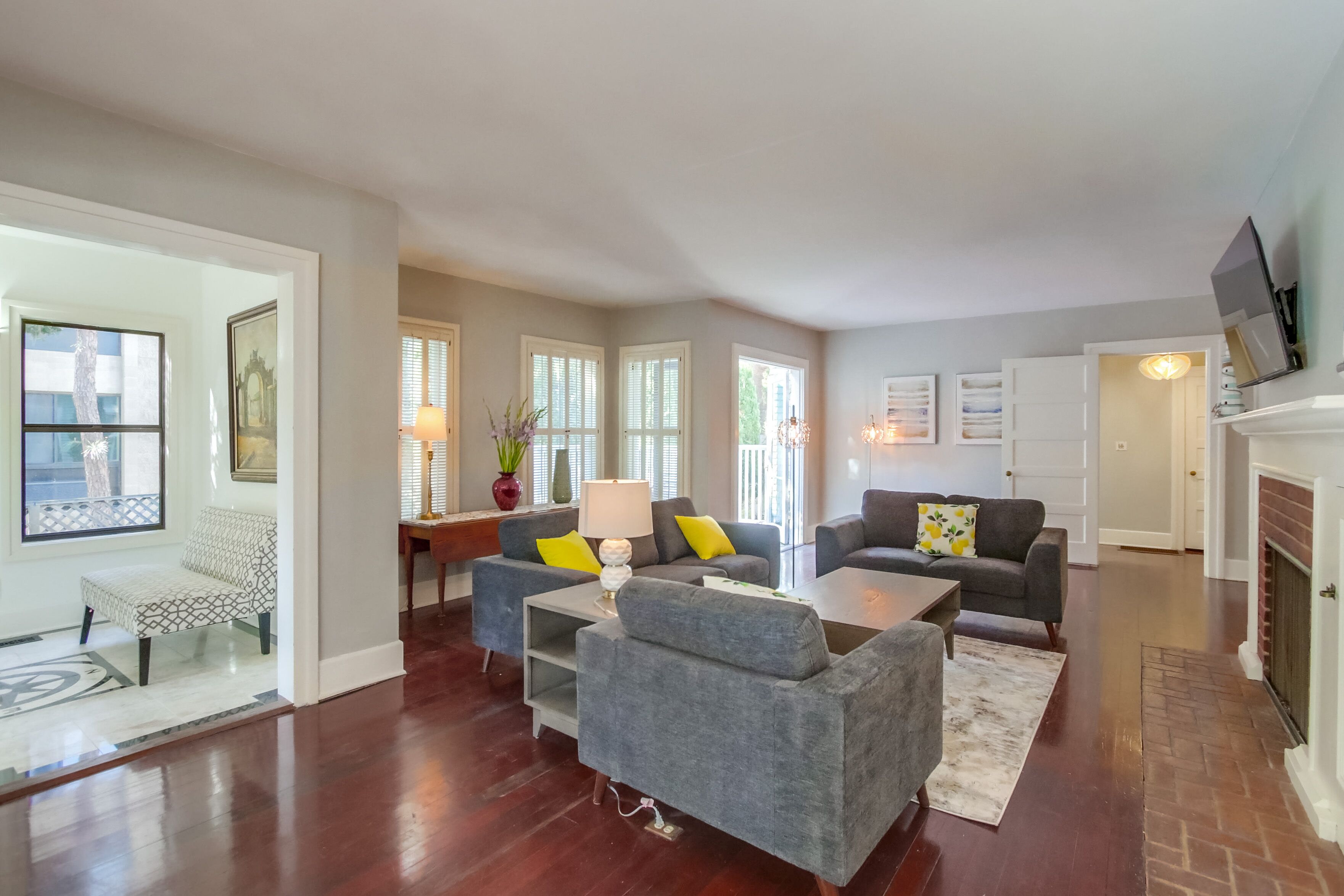 The Historic Kline House - with private pool and spa.  Walk to shops and restaurants.