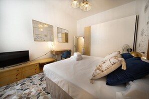 1 chambre, bureau, fer et planche à repasser, Wi-Fi