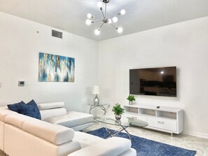 Smart TV - Cozy 2BD/2BA Condo Near Disney 270 (Kissimmee)