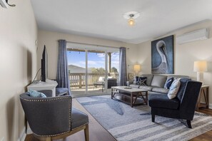 Condo, 2 Bedrooms | Living room