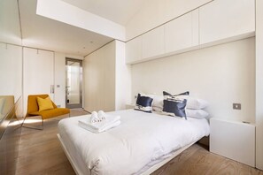 1 habitación, escritorio, tabla de planchar con plancha y wifi 