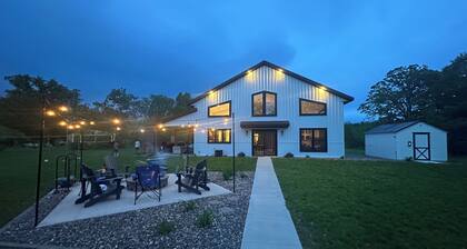 Codax Retreat is a newly constructed cabin on the Chippewa River