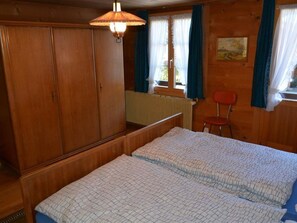 4 Schlafzimmer, Reisekinderbett, kostenloses WLAN, Bettwäsche