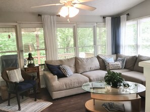 Smart TV, fireplace - 2 houses in one/Great for multi family grps. King suite. Walk to Lake Junaluska (Waynesville)