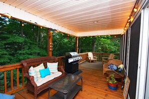 Terrace/patio - 2 houses in one/Great for multi family grps. King suite. Walk to Lake Junaluska (Waynesville)