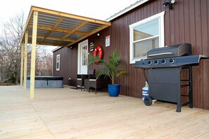 Terrace/patio - Hot Tub - Lake Front Lodge - Private (Commerce)