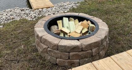 Hot Tub - Lake Front Lodge - Private