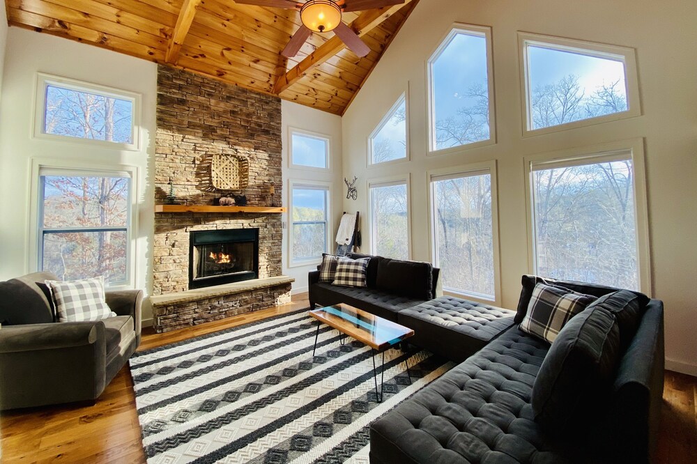 Hilltop Sweethaven Retreat Blue Ridge
