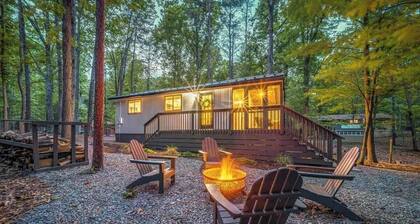 Stylish Retreat w Fireplace, Games & Pool Access