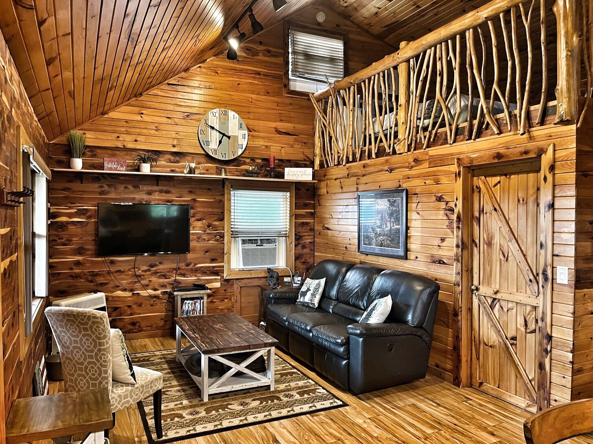 Deer Pond Cabin in Ozark Mountains - Minutes away from Buffalo River and hiking!