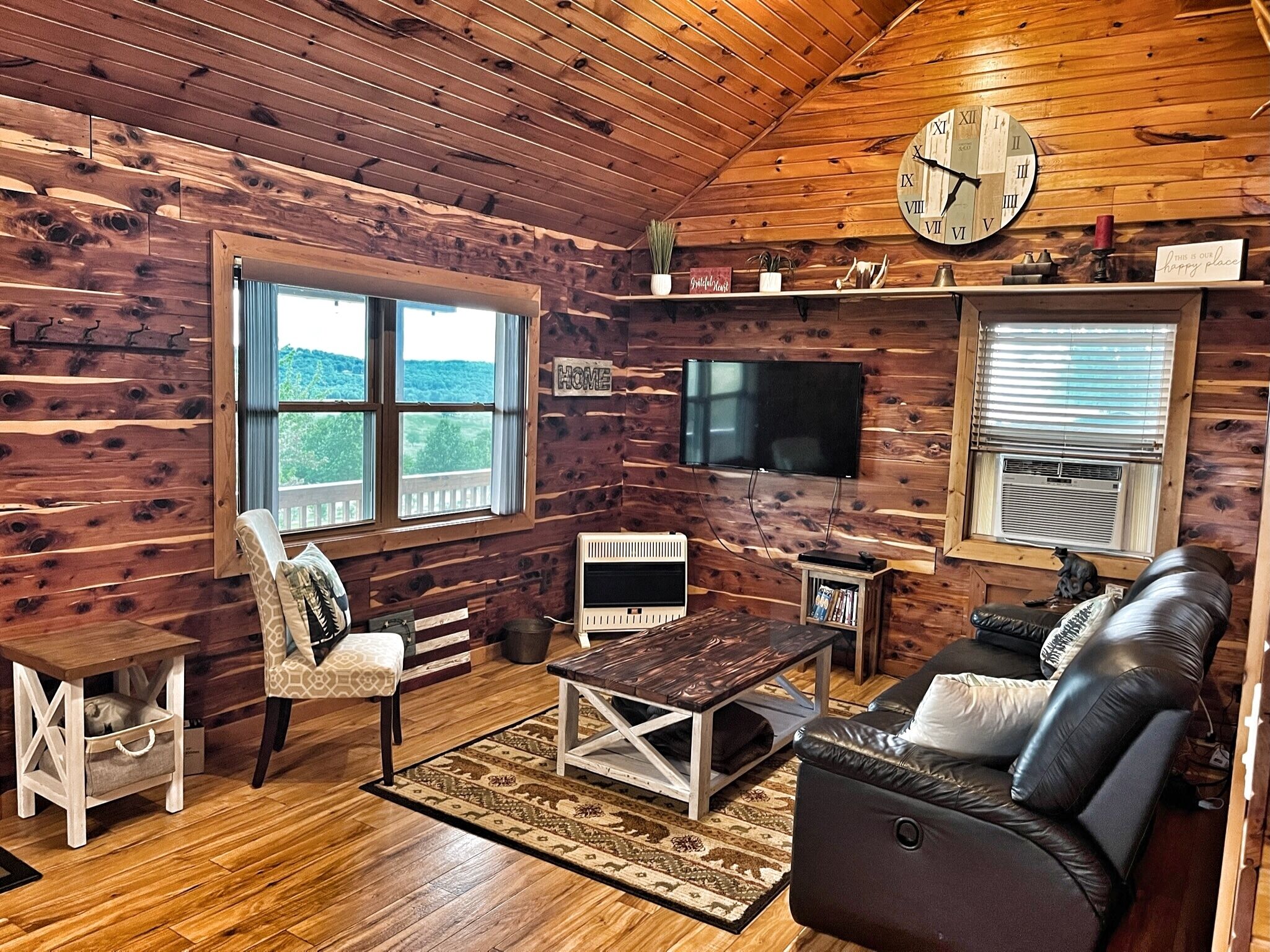 Deer Pond Cabin in Ozark Mountains - Minutes away from Buffalo River and hiking!