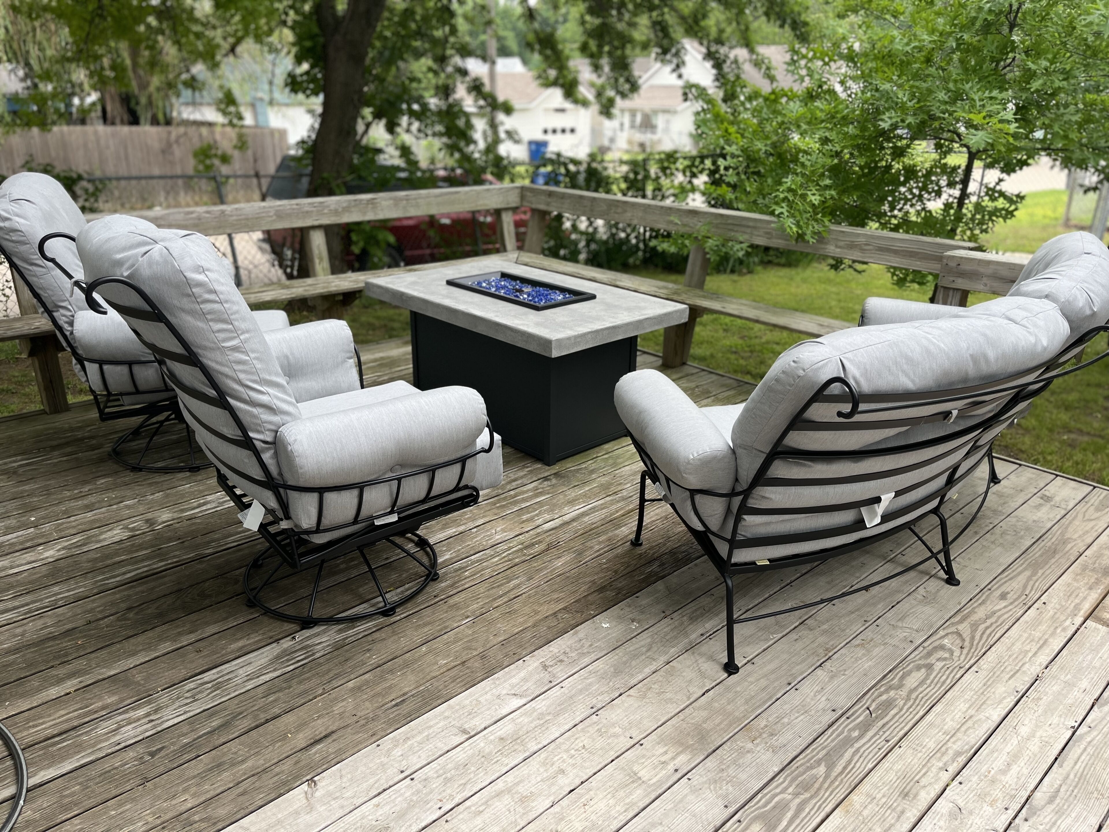 Cozy 2 bed home w/large deck and Hot tub