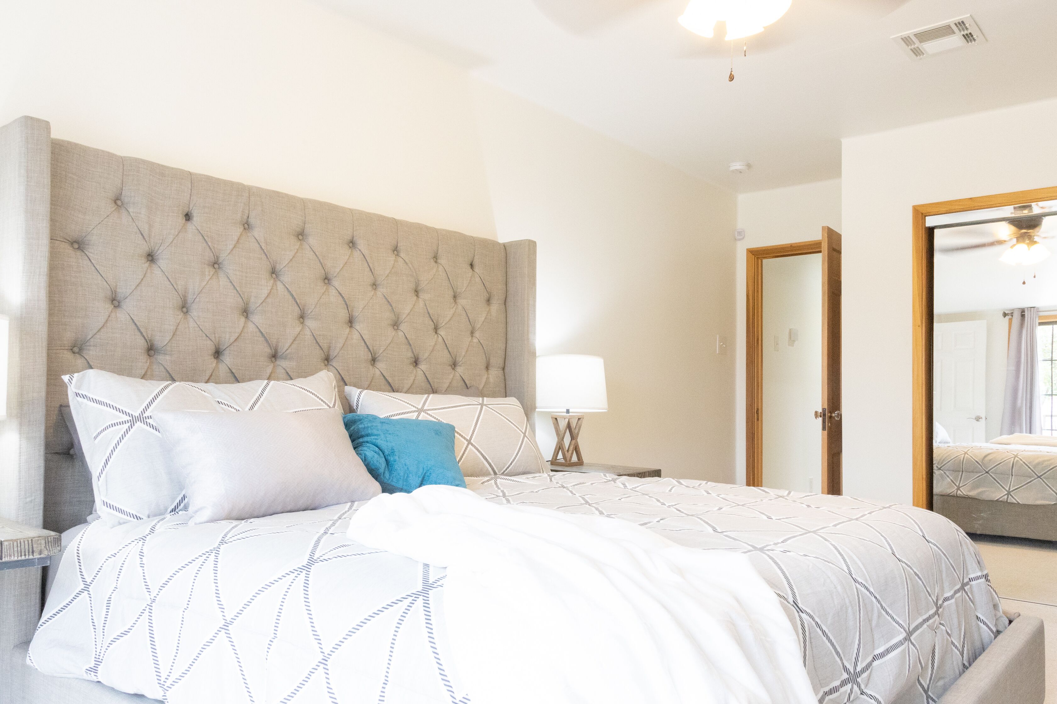 Cozy 2 bed home w/large deck and Hot tub