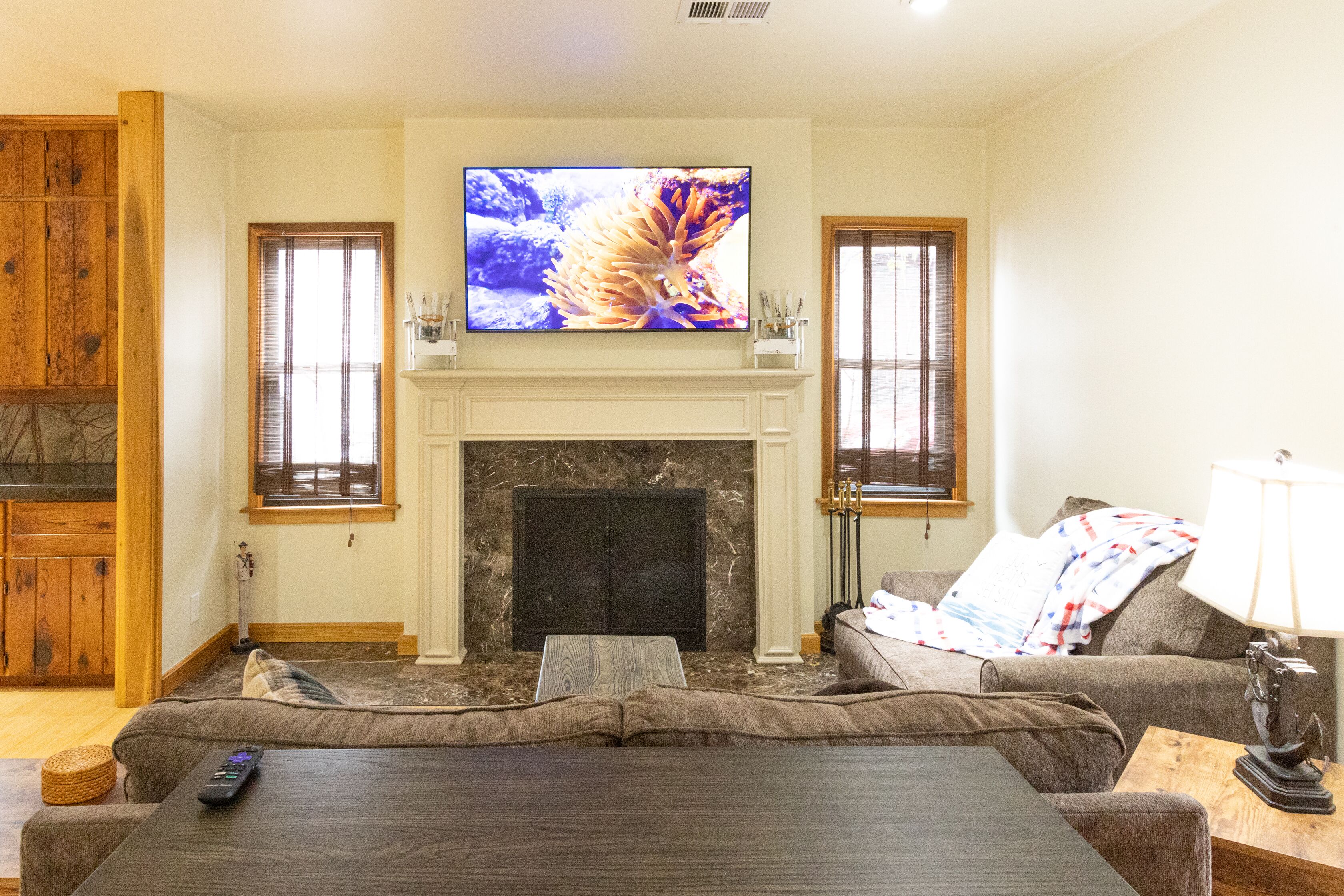 Cozy 2 bed home w/large deck and Hot tub