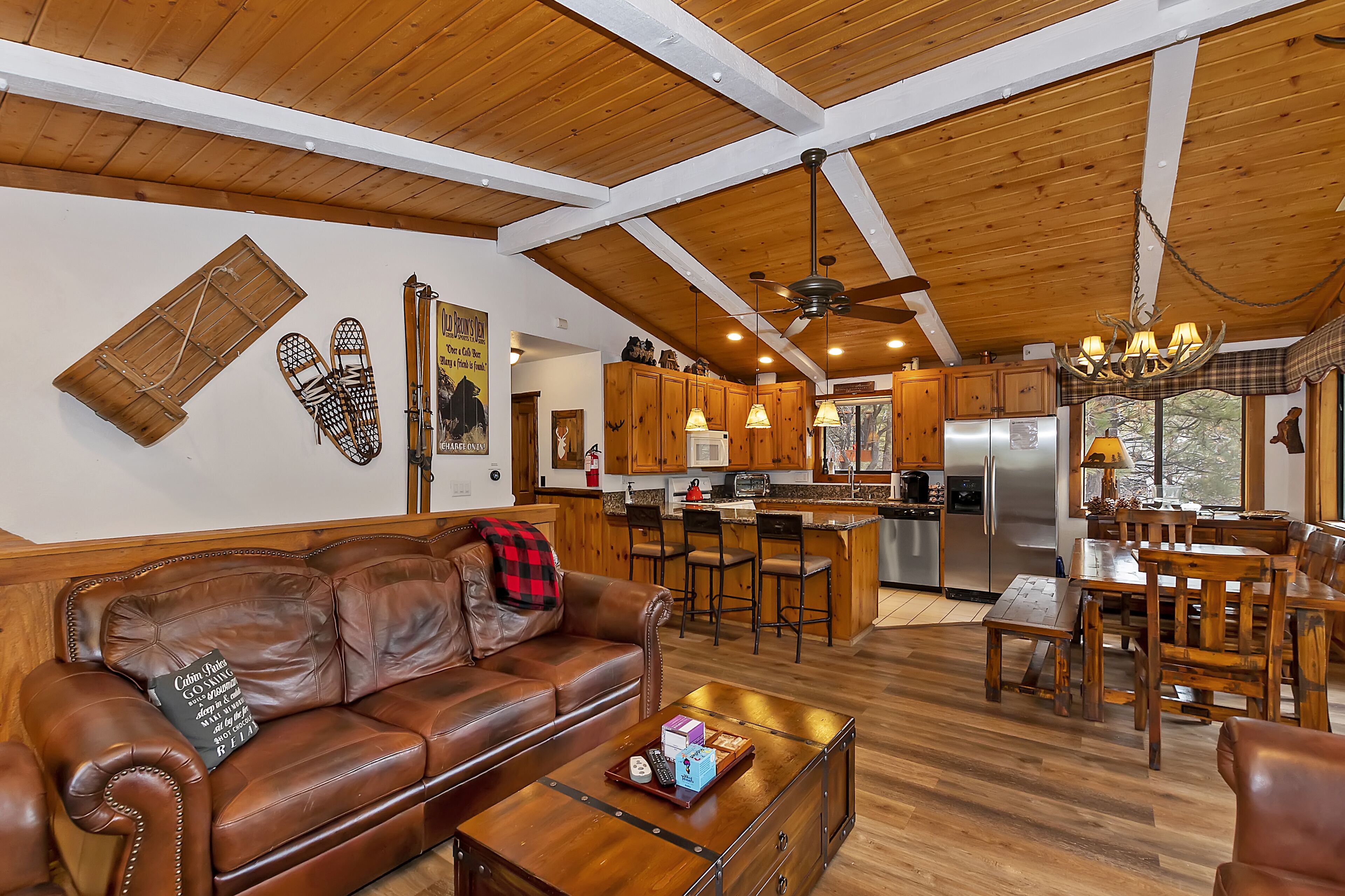 Moonridge Cabin 4B/2B, Hot Tub, Slope View, Games!