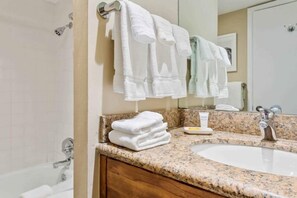 Hårtork och handdukar