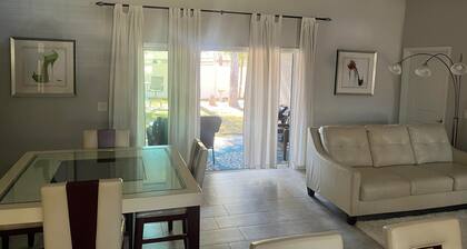 New bright modern home, near Orlando Daytona Beach, Blue Springs