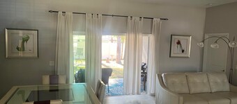 New bright modern home, near Orlando Daytona Beach, Blue Springs