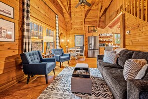 Smart TV, caminetto, videogiochi