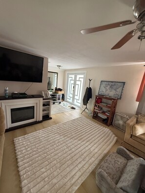 3 bedrooms, desk, iron/ironing board, free WiFi