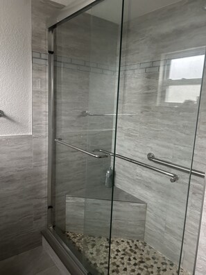 Combined shower/bathtub, hair dryer, towels, soap