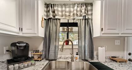 Suite Francis - Minutes from Camp LeJeune and the Beach!