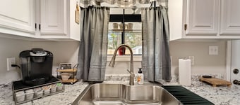 Suite Francis - Minutes from Camp LeJeune and the Beach!