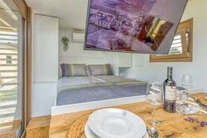 Free WiFi, bed sheets - Riverside Suite Jure private beach, Gradac, Slovenia (Metlika)