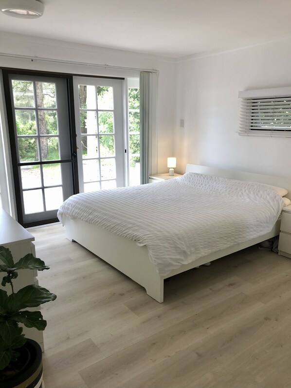 3 camere, una scrivania, ferro/asse da stiro, culla da viaggio