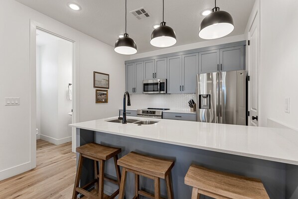 Condo, 3 Bedrooms | Private kitchen