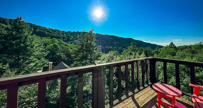 Fantastic ski escape with slope view, walk to lifts, fireplace & private balcony