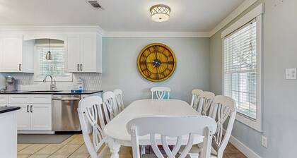 Amazing home near beach with private pool, screened porch, & huge yard