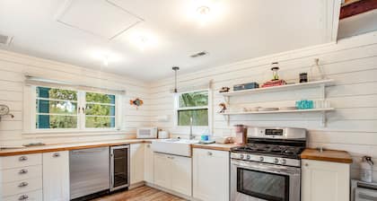 Coastal dog-friendly retreat near the beach with yard access and WiFi