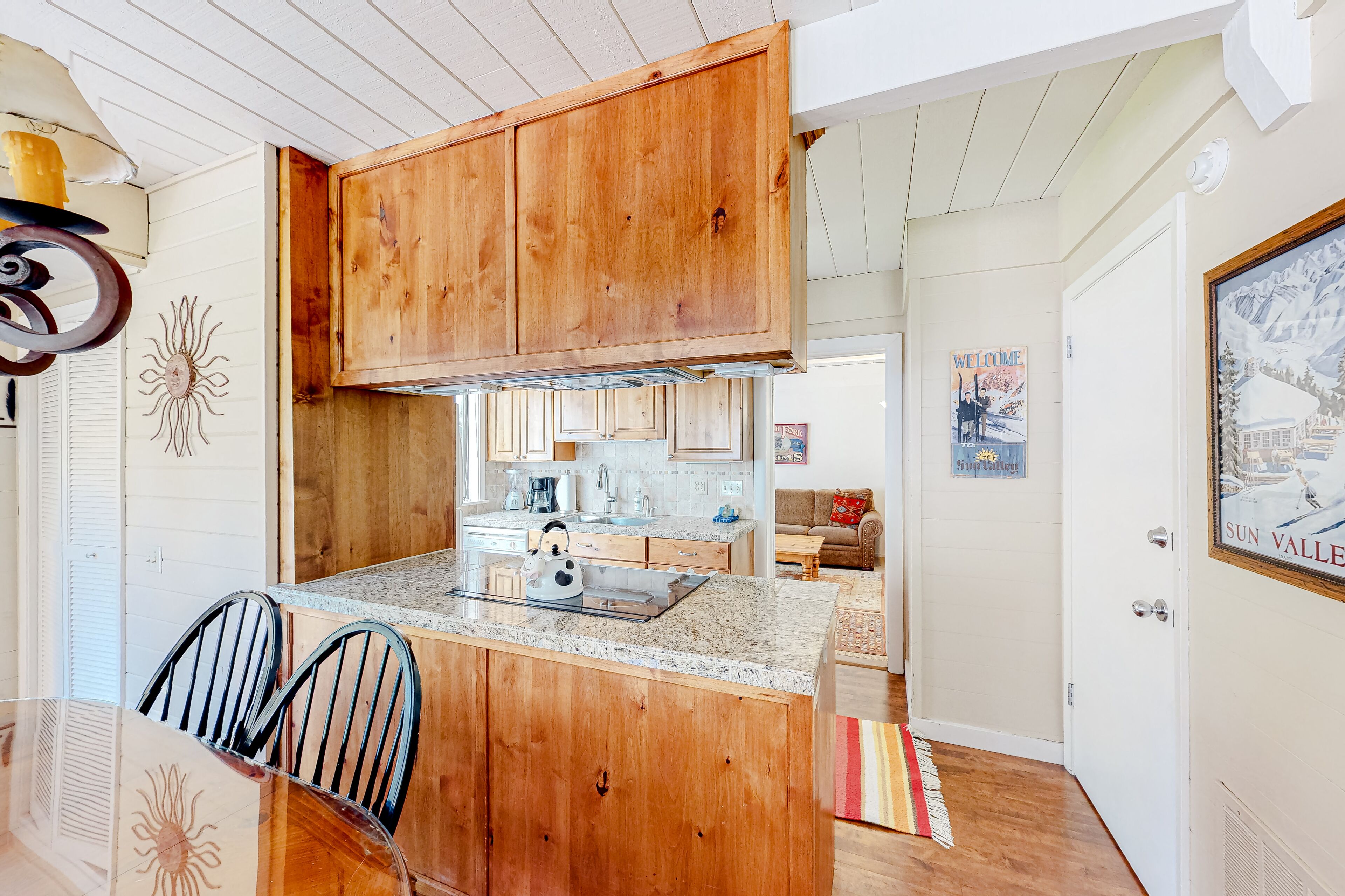 Stylish condo near the slopes & town with private patio and WiFi - walk to lifts