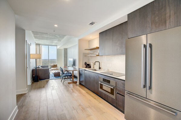 Refrigerador, microondas, horno y parrilla de estufa 