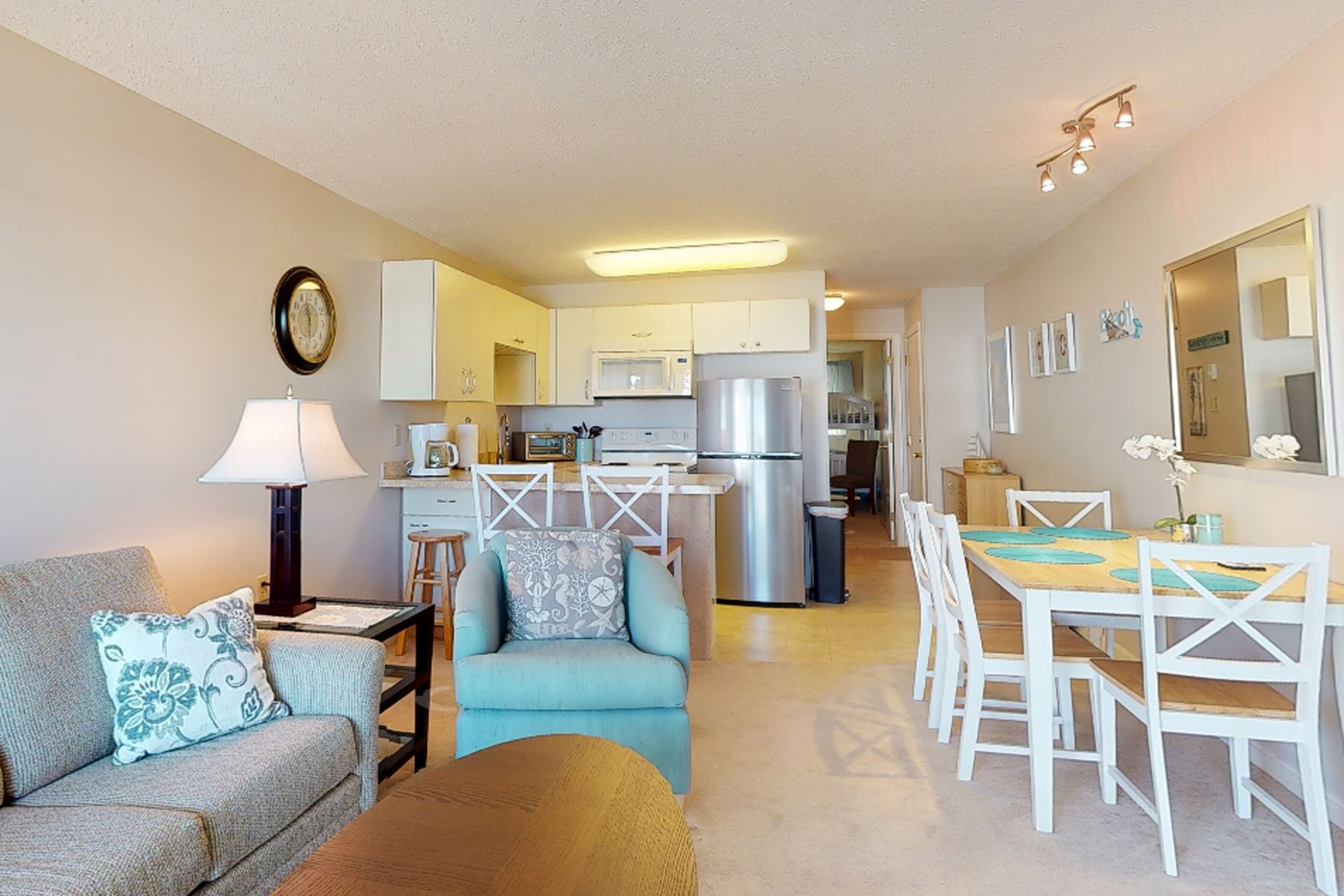 Beachside condo with balcony, ocean views, outdoor shower, and walkable locale