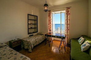 2 bedrooms, iron/ironing board, bed sheets