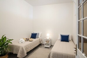 2 chambres, fer et planche Ă repasser, draps fournis