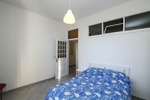 2 sovrum, strykjärn/strykbräda och sängkläder