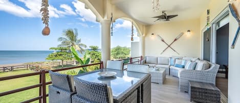 屋外ダイニングエリア