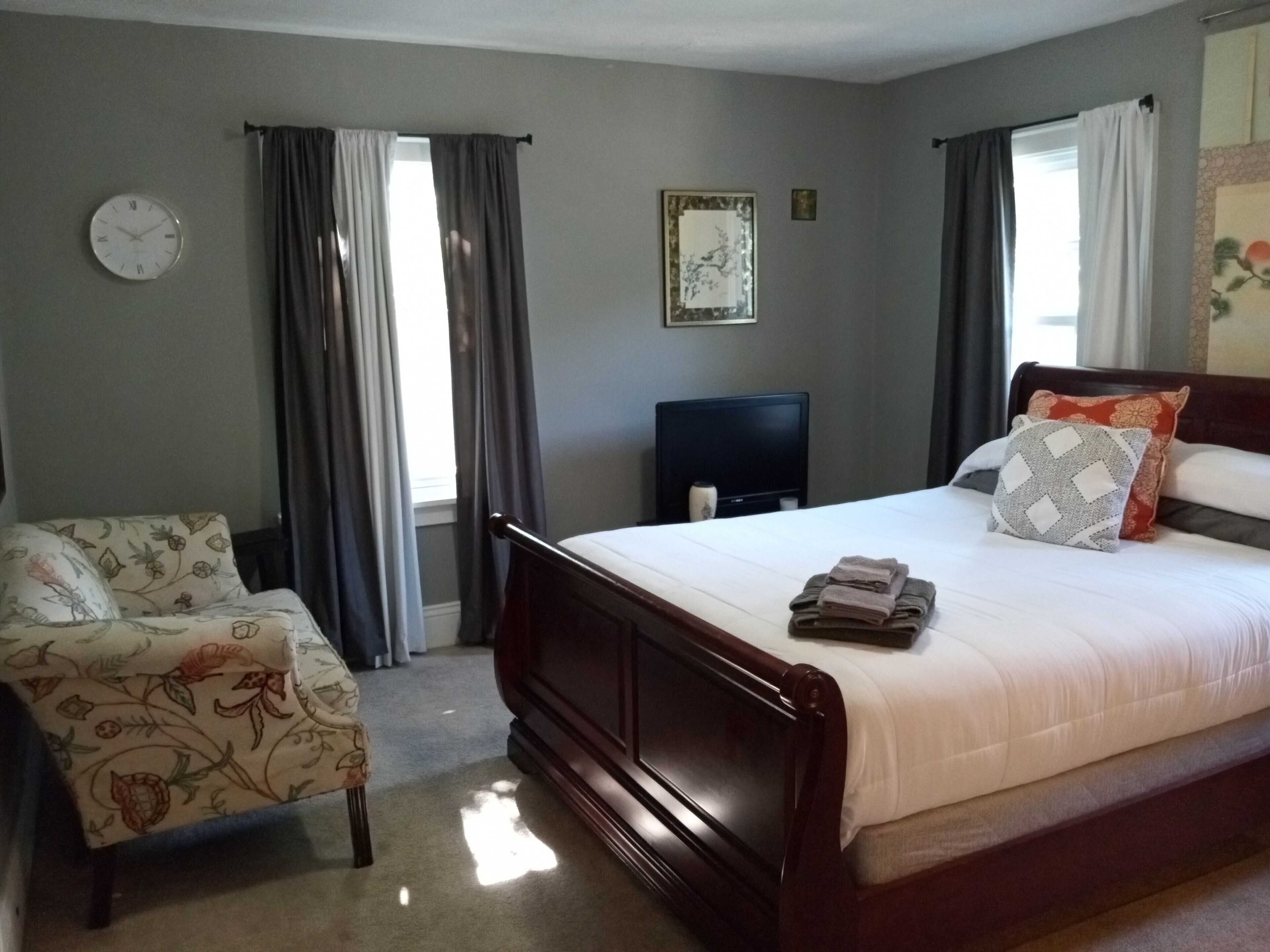 2 chambres, bureau, fer et planche à repasser, accès au Wi-Fi (inclus)