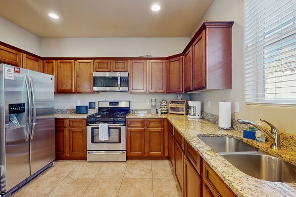 Fridge, microwave, oven, stovetop