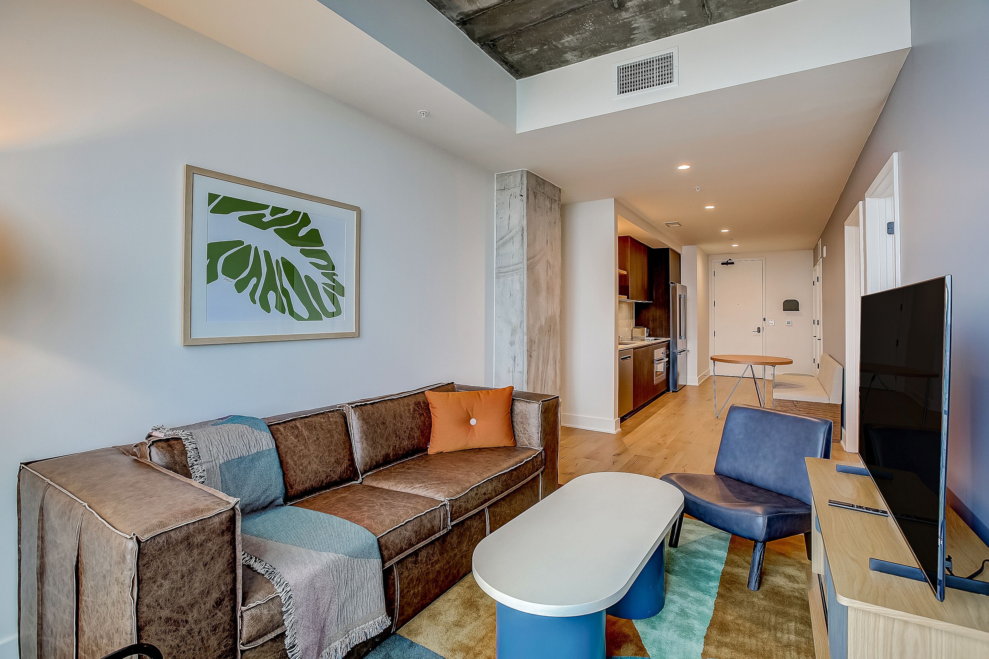 Sleek 15th-Floor Condo with Rooftop Pool, WiFi, Central AC, and Great Location