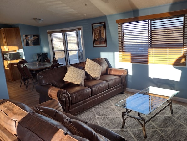 Smart TV - The Brarosel Tourist House near the Grand Canyon (Williams)