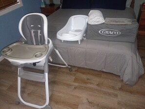 3 bedrooms, iron/ironing board, WiFi, bed sheets - The Brarosel Tourist House near the Grand Canyon (Williams)