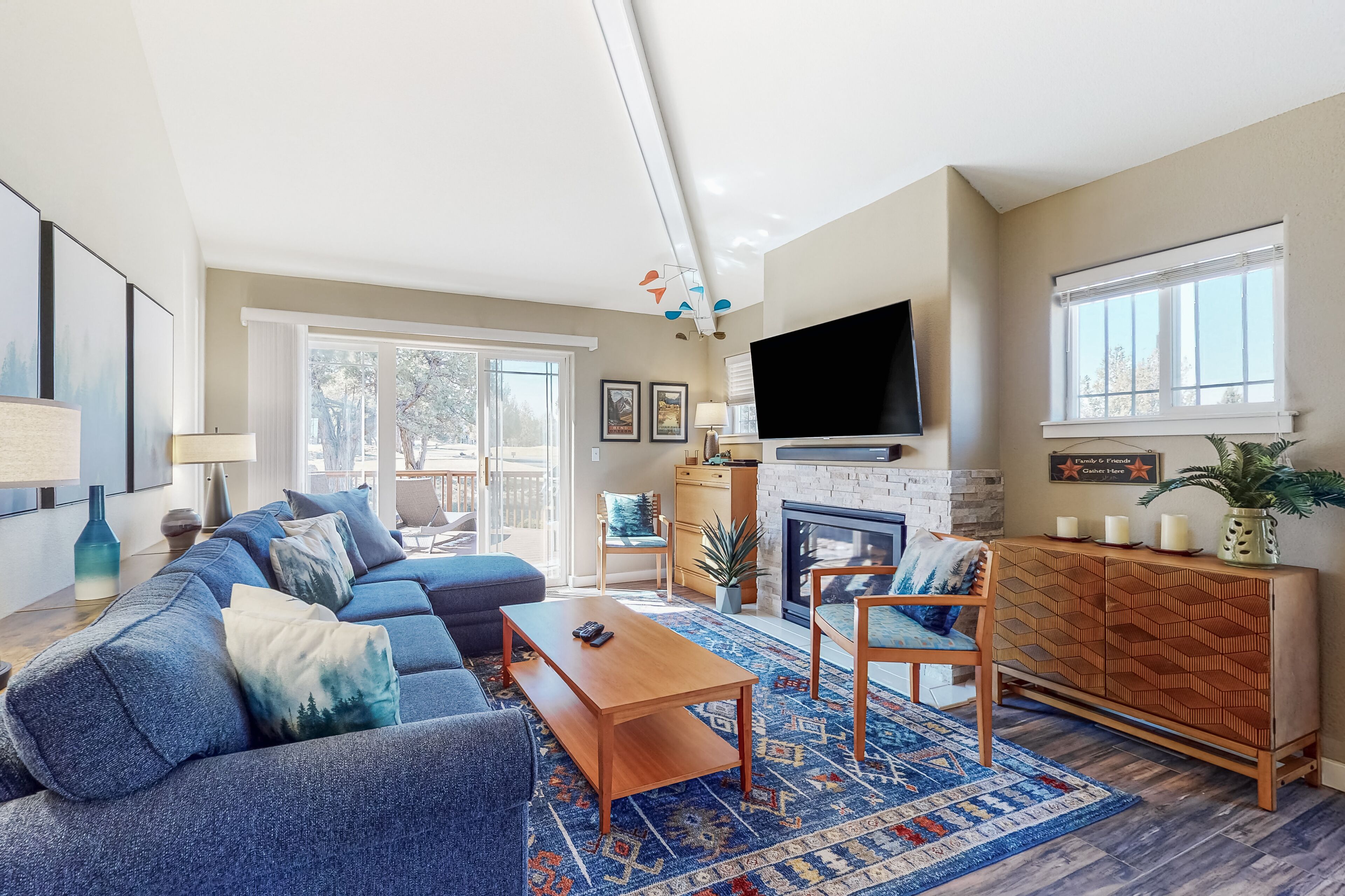 Resort townhouse with central AC & WiFi, pool, hot tub & golf access - dogs OK