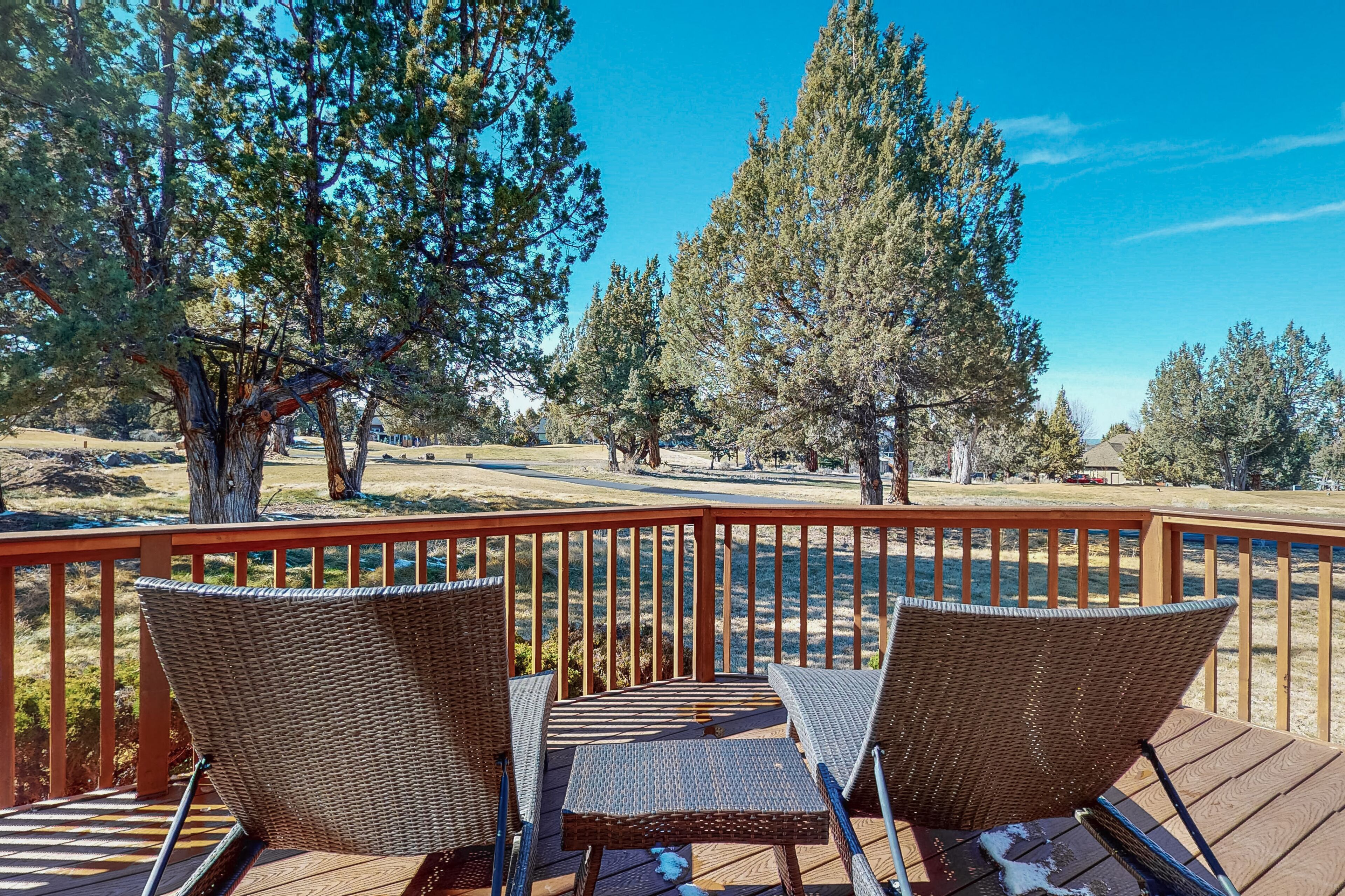 Resort townhouse with central AC & WiFi, pool, hot tub & golf access - dogs OK