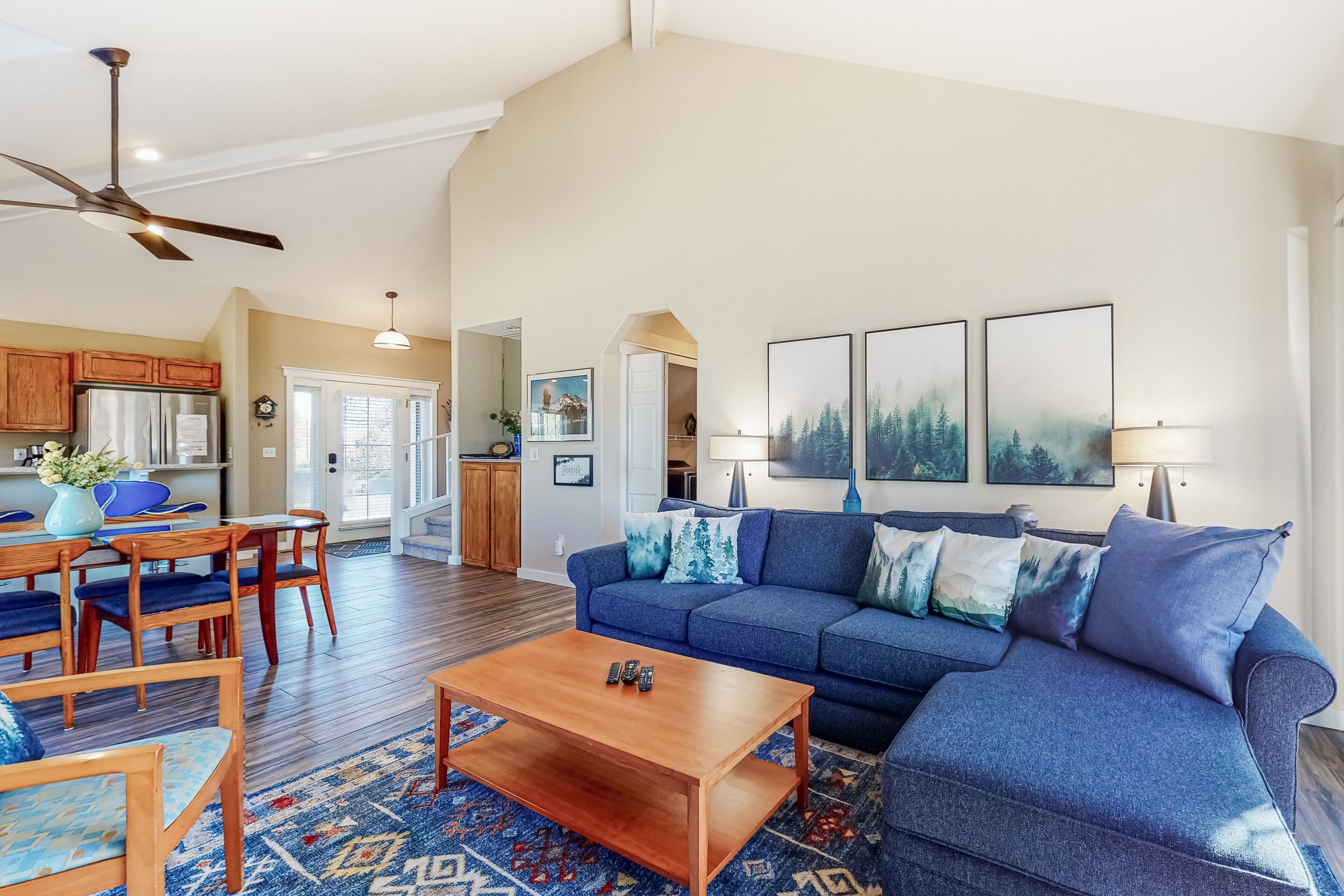 Resort townhouse with central AC & WiFi, pool, hot tub & golf access - dogs OK