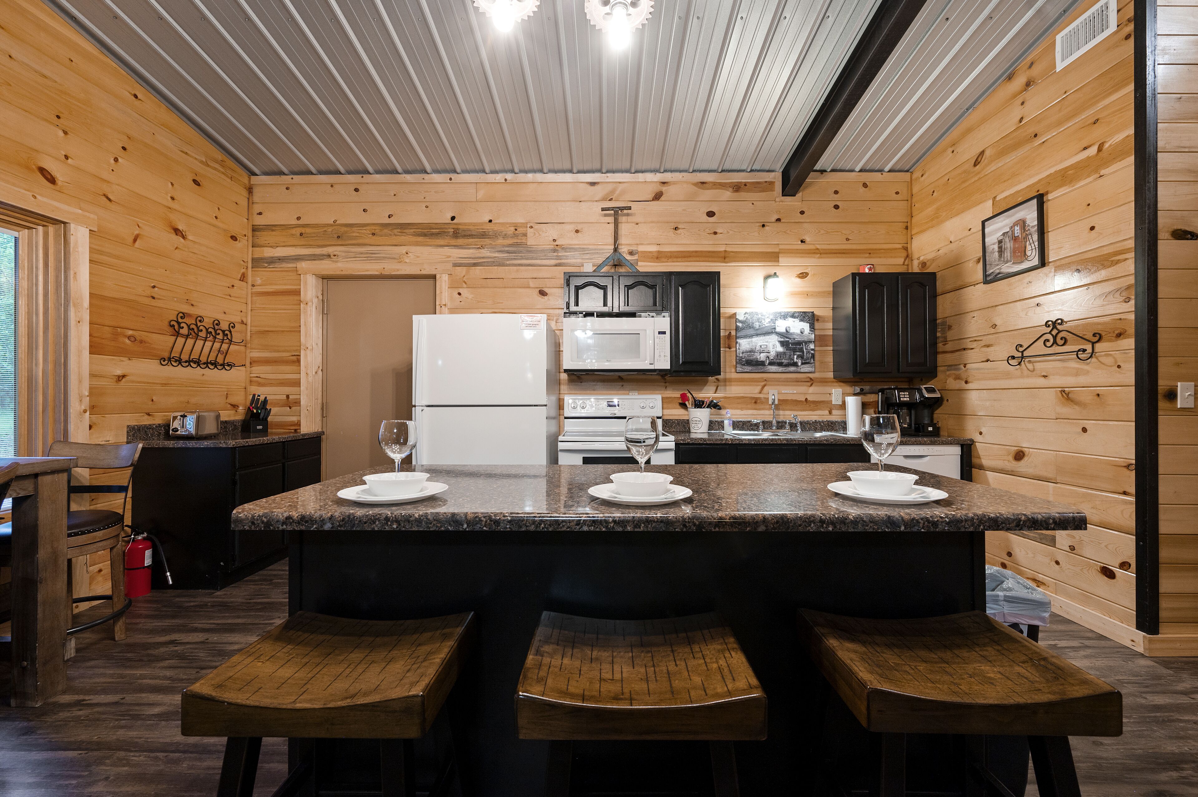 ☀️Pet friendly! 🌲New Cabin, Hot Tub, 🔥Pit, Grill