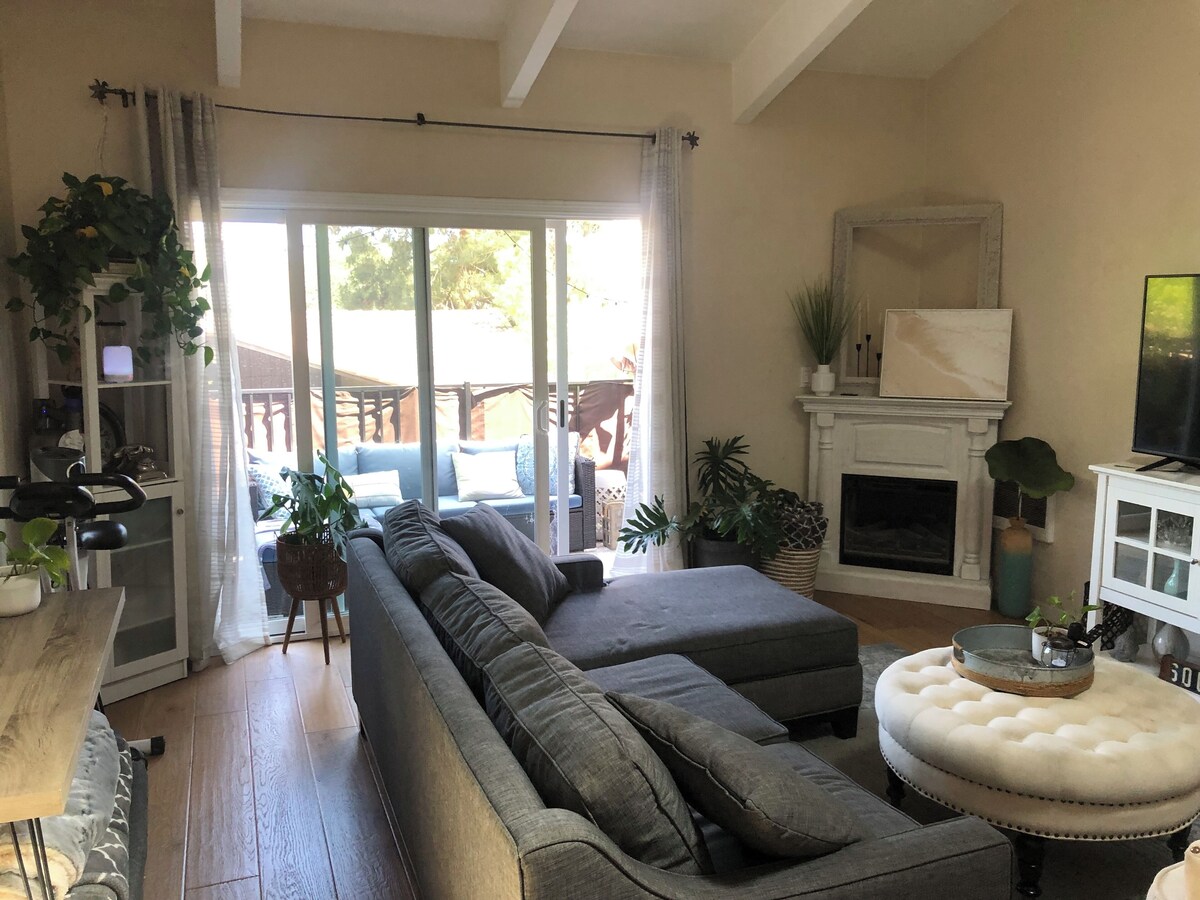 Santa Barbara Loft - 10 min from beach & downtown